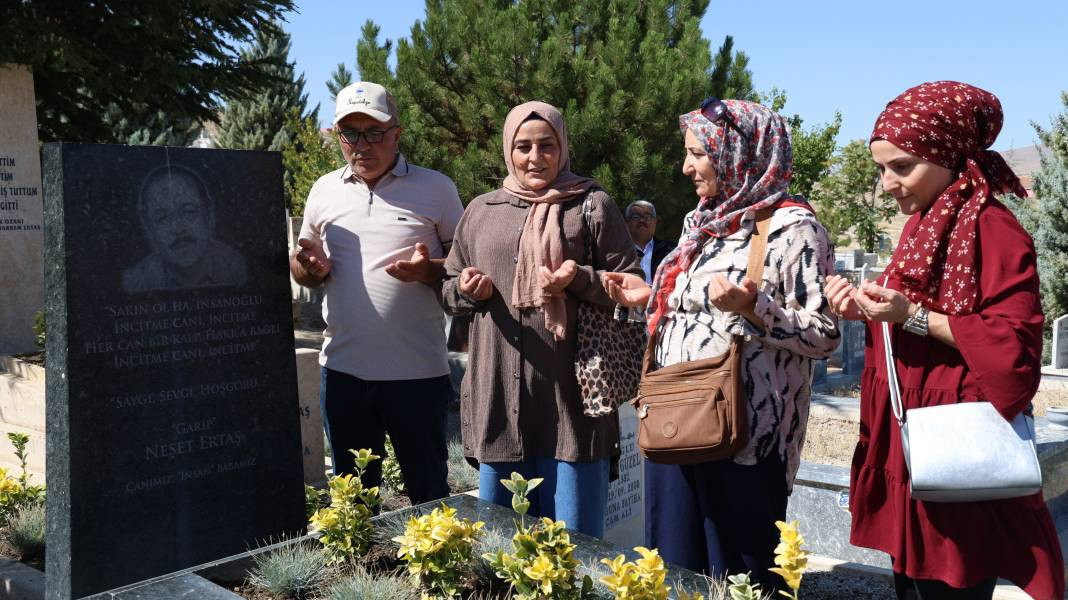‘Bozkırın Tezenesi’ Neşet Ertaş Kırşehir'deki mezarı başında anıldı - Resim: 5